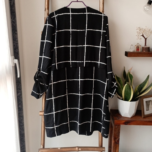 Black and White Jacket - Picture 13 of 14